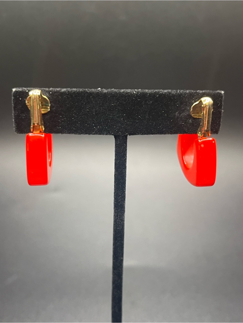 Vintage Red Bakelite Geometric Hoop Clip-On Earrings - Picture 3 of 8